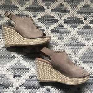 NWOT Report taupe wedges